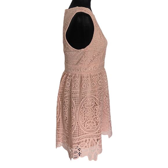 Miami Womens Dress Sz M Blush Pink Lace Eyelet Fit and Flare Francesca's NEW - Picture 2 of 6